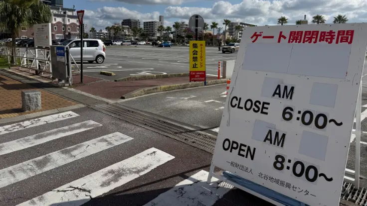 イオン北谷店近くの美浜公共駐車場。アメリカンビレッジ観光の際に利用しやすい広めの駐車場