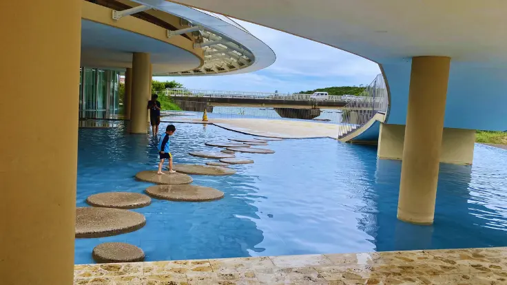 道の駅ぎのざの浅い水遊びエリア