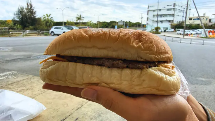 ロータリードライブインのジャンボチーズバーガー