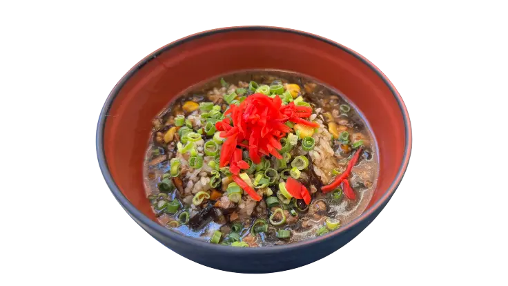 都屋漁港のもずく丼。器にたっぷり盛られた沖縄もずく