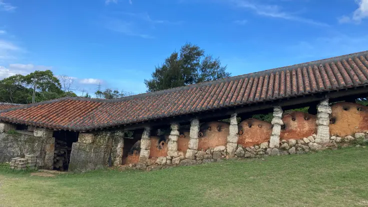 斜面に沿って連なる北窯の登り窯