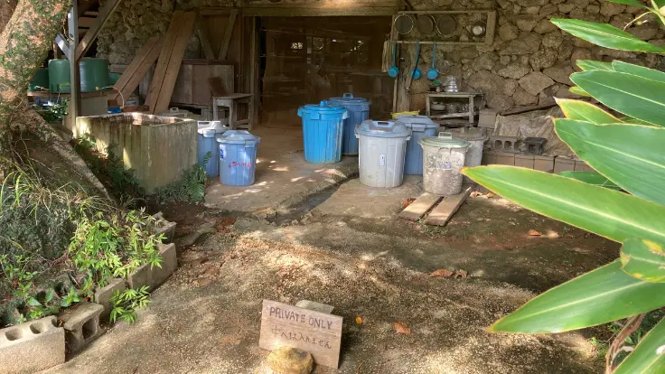 北窯の登り窯近くにある作業スペース。立ち入りは禁止されている