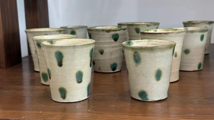 玉元工房のマグカップ。淡い斑点模様が入ったやさしい表情の器