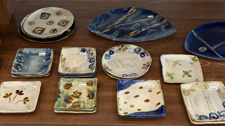 玉元工房の四角い小皿。おやつや薬味に使いやすいサイズの器