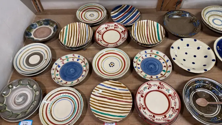 ギャラリーうつわ家の小皿。伝統柄の雰囲気がきれいに出た器