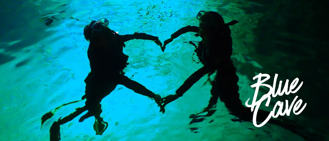 沖縄の青の洞窟の輝き（シュノーケリング）