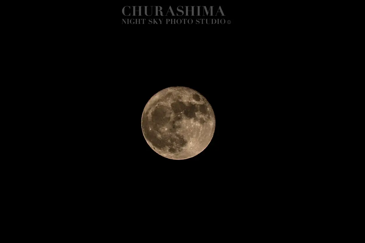 CHURASHIMA NIGHT SKY PHOTO STUDIOの満月イメージ。沖縄南部の夜空に明るく浮かぶ月の雰囲気。