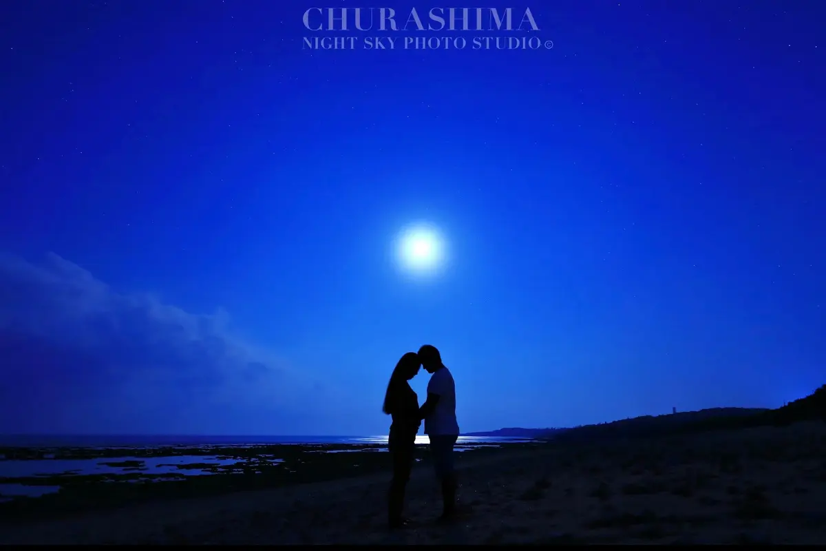 CHURASHIMA NIGHT SKY PHOTO STUDIOの満月イメージ2。沖縄南部の夜空に浮かぶ明るい月の雰囲気。
