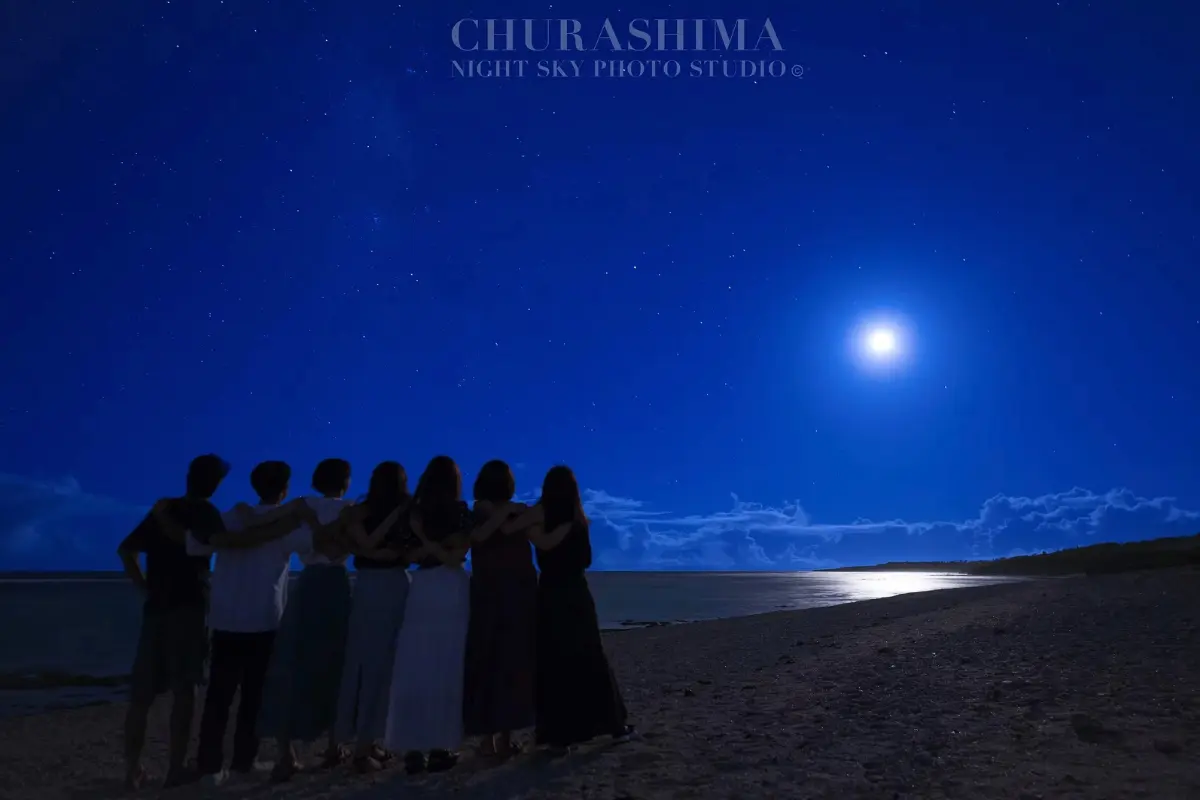 CHURASHIMA NIGHT SKY PHOTO STUDIOの満月イメージ5。明るい月と夜の海辺の雰囲気が伝わる写真。