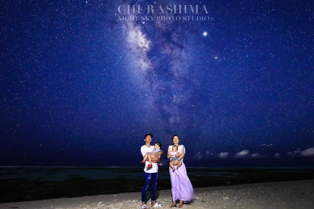 CHURASHIMA NIGHT SKY PHOTO STUDIOの星空撮影イメージ21。南部のビーチで楽しむナイトフォトの雰囲気。