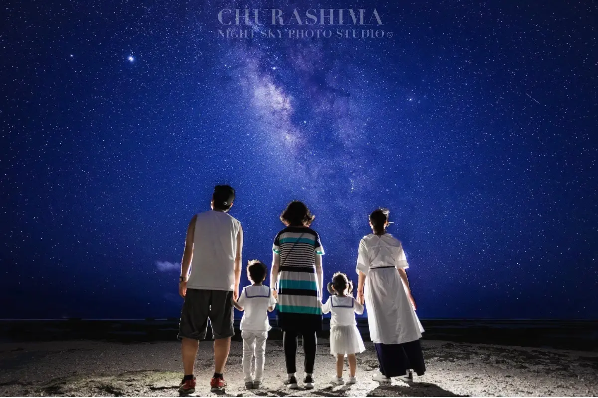 CHURASHIMA NIGHT SKY PHOTO STUDIOの星空撮影イメージ4。旅行の思い出を残す沖縄のナイトフォト。
