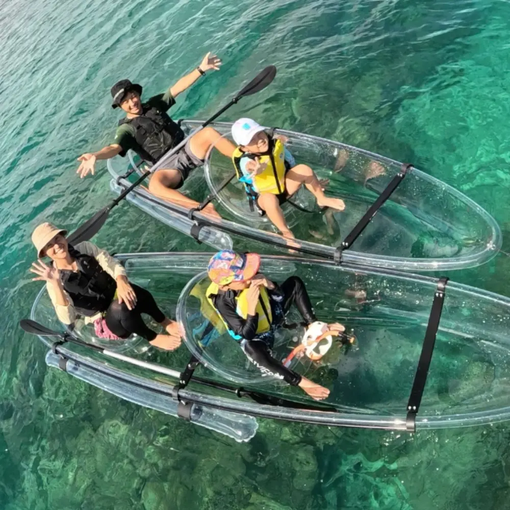 家族で楽しむクリアカヤックのイメージ（季節を問わず）
