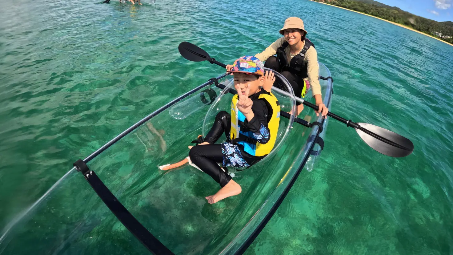 マリンクラブクレアのクリアカヤック（透明な底から海の中をのぞける）