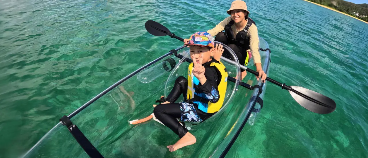 家族やカップルで楽しむクリアカヤックのイメージ