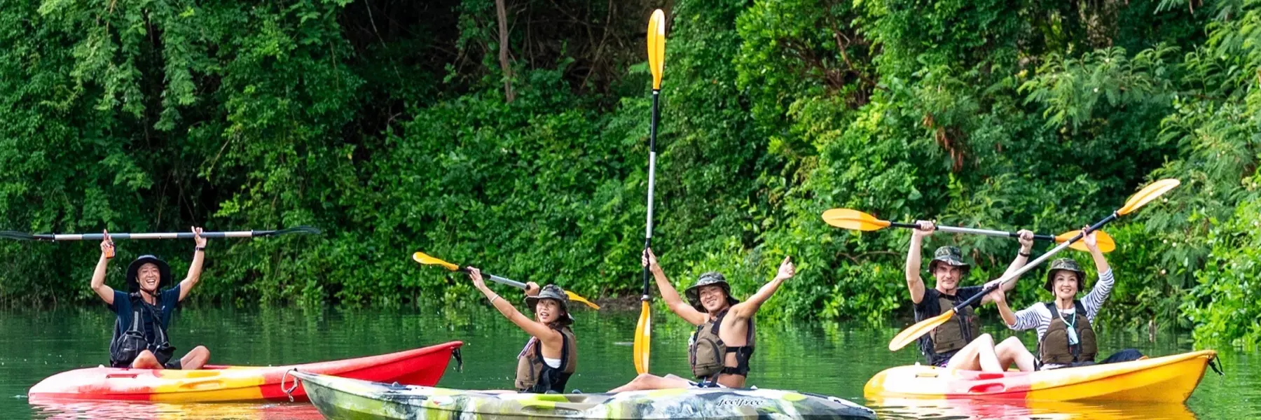 嘉手納の比謝川で楽しむイーズのマングローブSUP・カヤック体験の風景