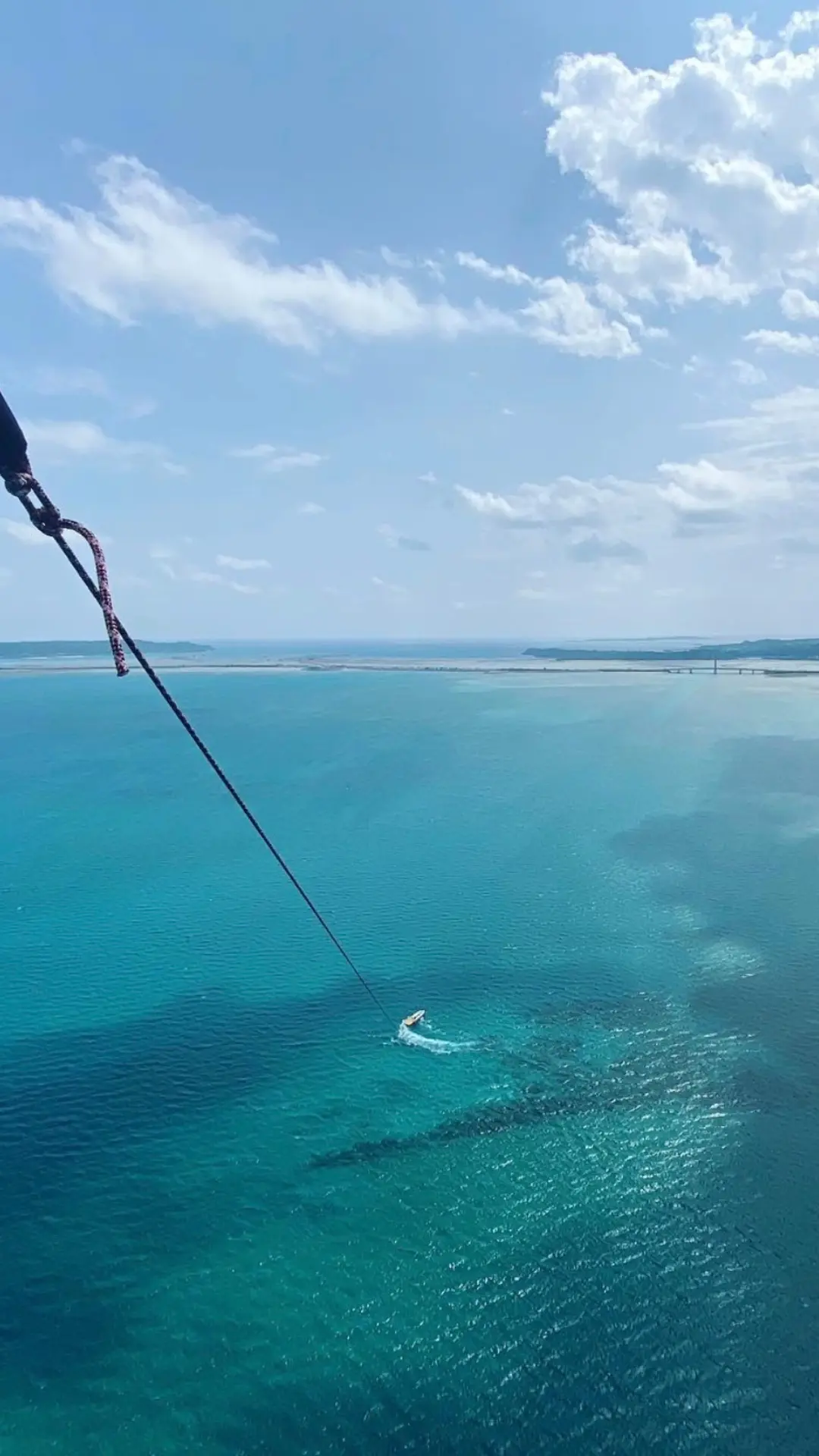 笑顔で楽しむマリンアイランドのパラセーリング体験