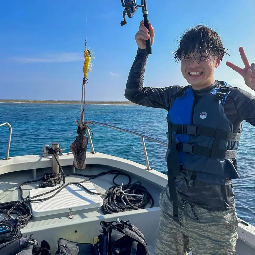 ソルキスのギャラリー画像1。沖縄の海で海あそびを楽しむ様子。