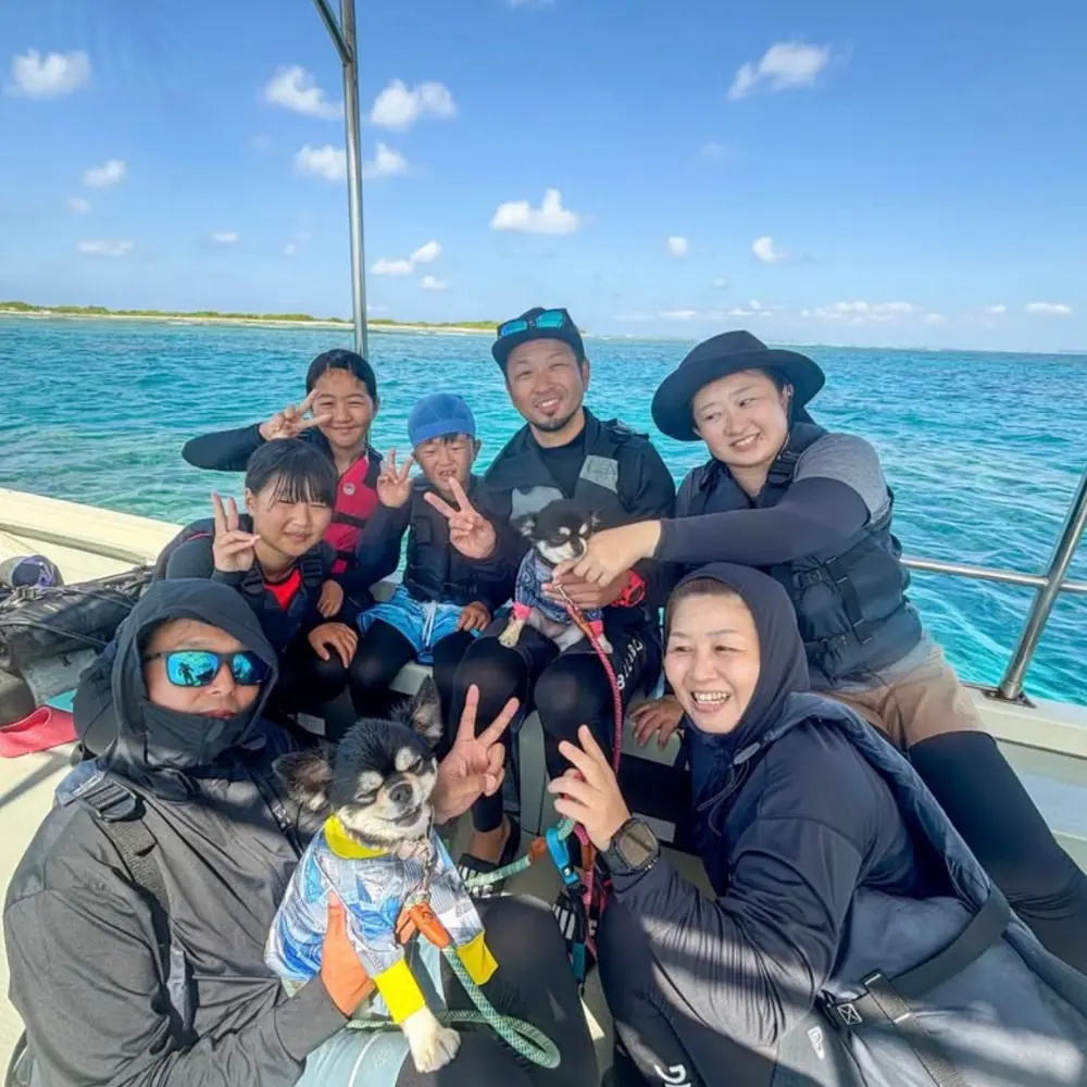 慶良間体験ダイビング＆シュノーケリングの画像5。慶良間の海を満喫する一場面。