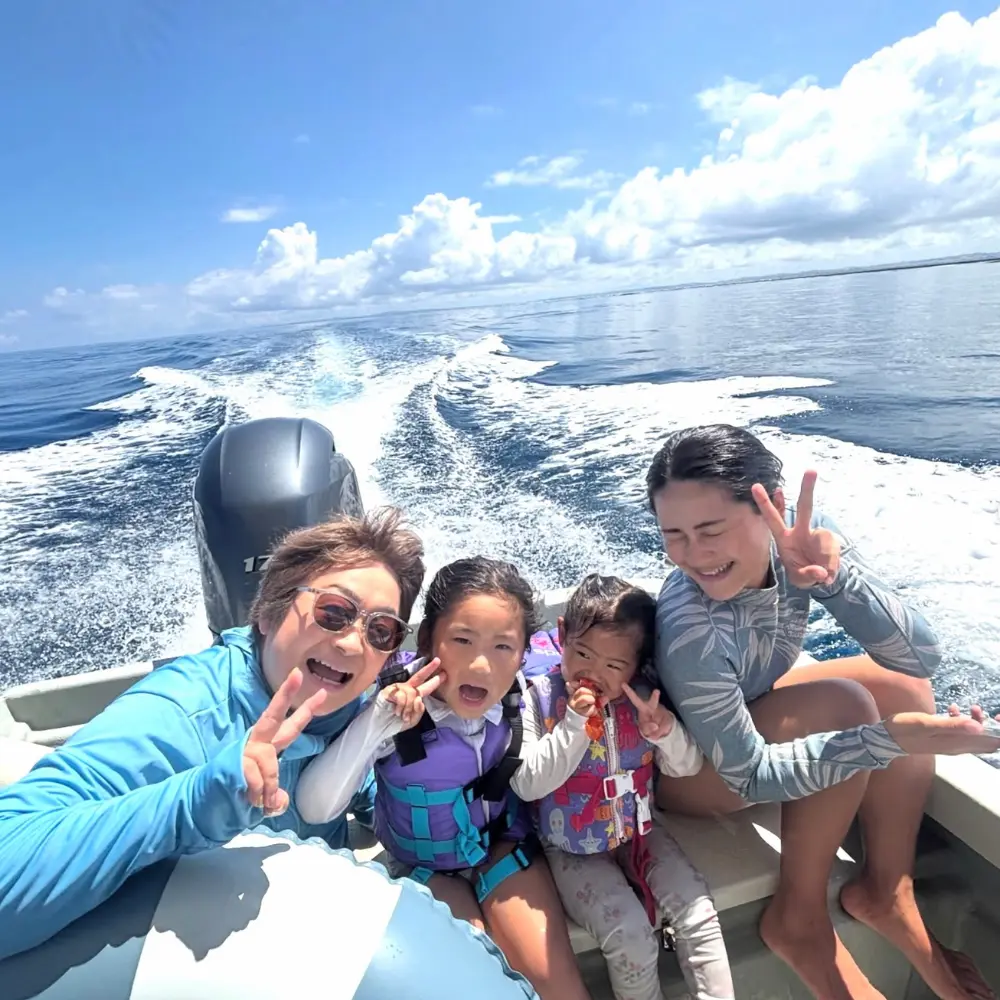 ソルキスのギャラリー画像6。沖縄の海をのびのび楽しむ様子。