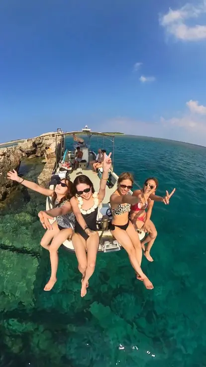 ソルキスの友達同士で貸切も楽しめるツアーイメージ