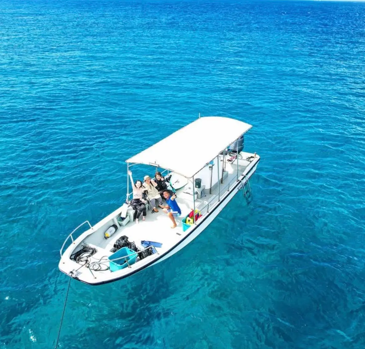 ソルキスのギャラリー画像6。沖縄の海をのびのび楽しむ様子。