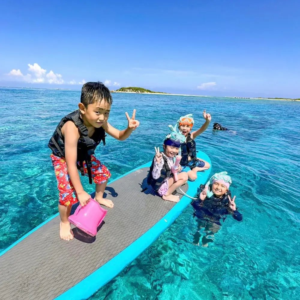 ソルキスのギャラリー画像2。慶良間の海を楽しむツアーの様子。