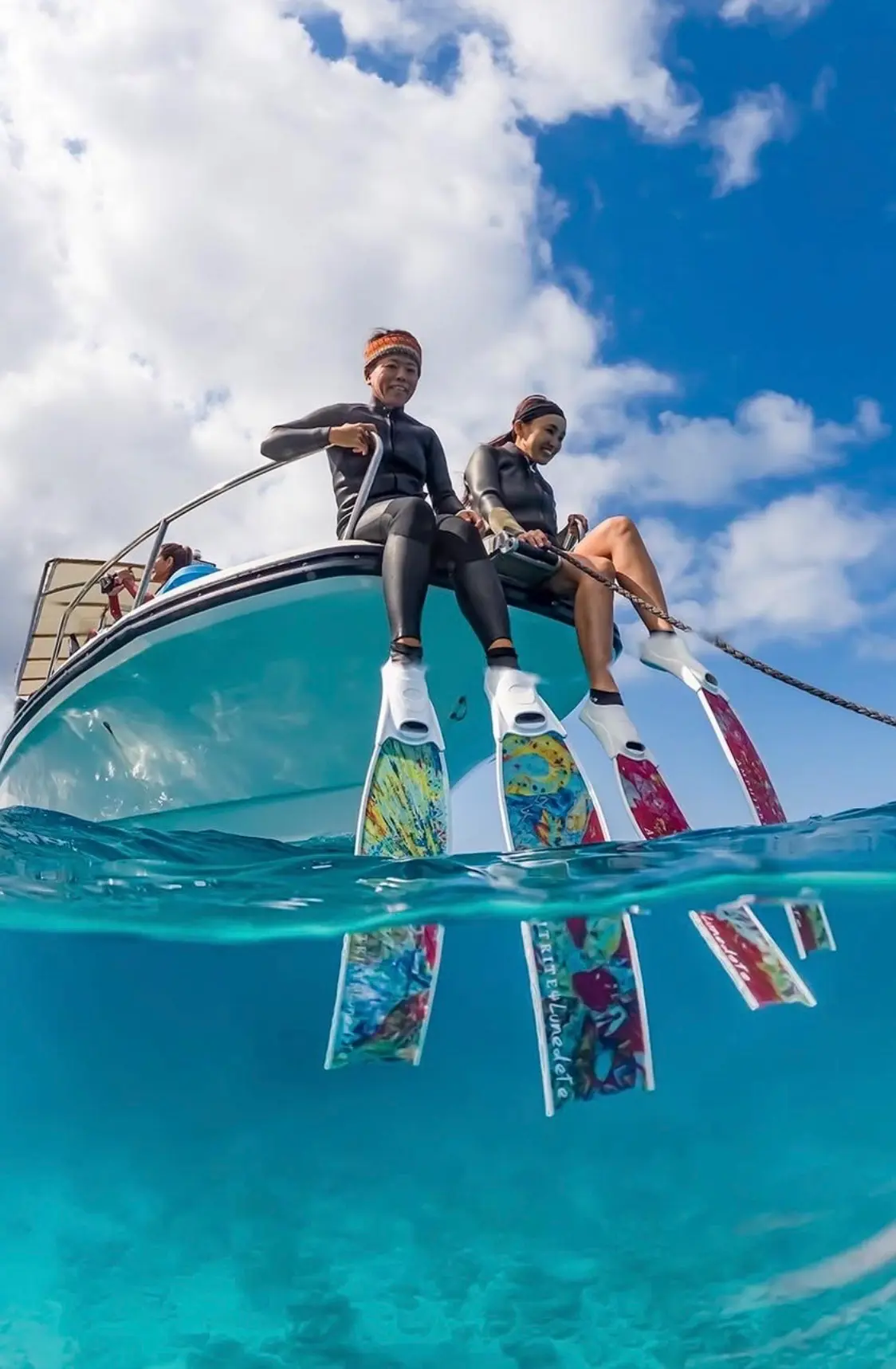 ソルキスのギャラリー画像14。海の上で思い出づくりを楽しむ様子。