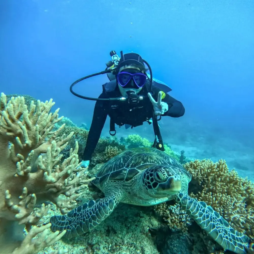 ソルキスのギャラリー画像4。海の上で思い出づくりを楽しむ様子。