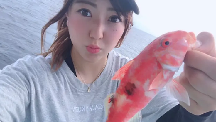 海うさぎの船釣り体験で魚を狙う様子