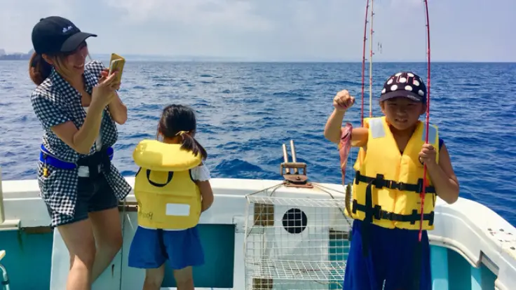 沖縄の船釣り体験の様子