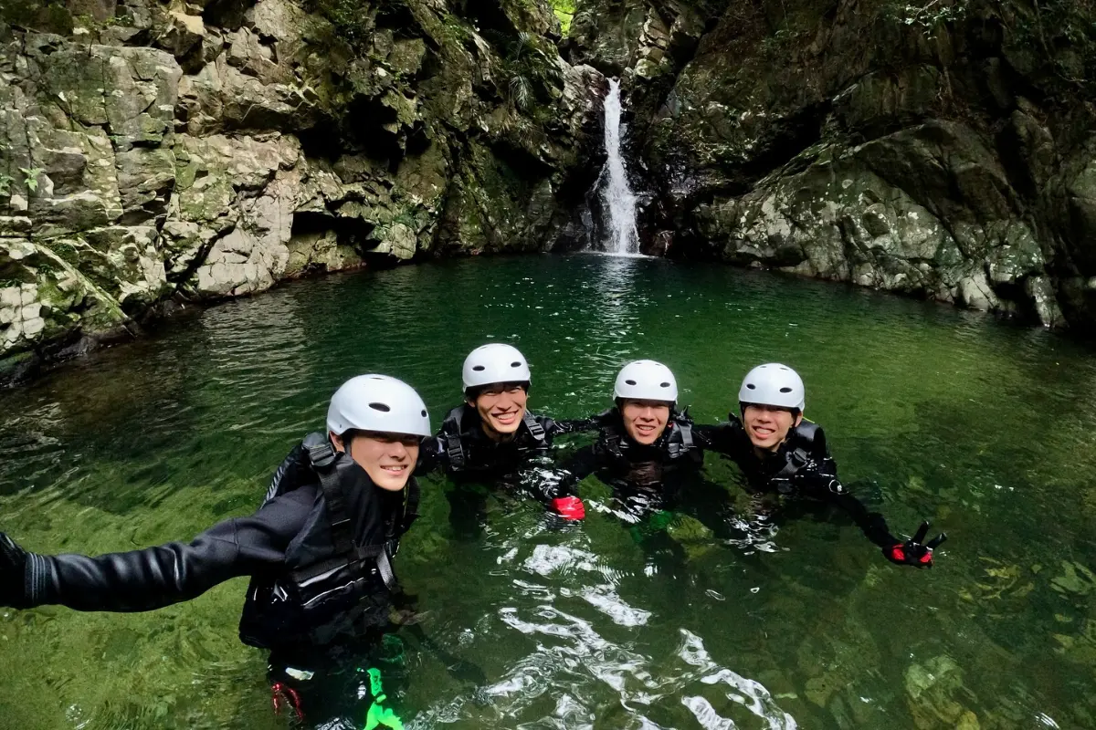 わくわく屋 沖縄のギャラリー画像4。自然の中で過ごすアドベンチャーツアーの一場面。